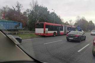Potężne korki w Katowicach. Kierowca autobusu zasłabł w trakcie jazdy. Są utrudnienia na jezdni w stronę Sosnowca