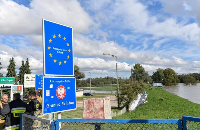 Ulewy uderzają w kolejne miejscowości. Lubrza i Chałupki zalane