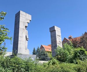 Pomnik szubienic w Olsztynie. Nawrocki i Kaczyński chcieli go zburzyć