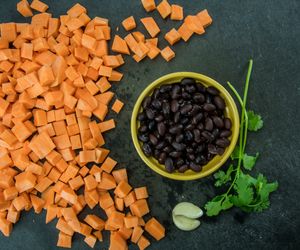 Gulasz z czarnej fasoli i słodkich ziemniaków - ukoi ciało i duszę