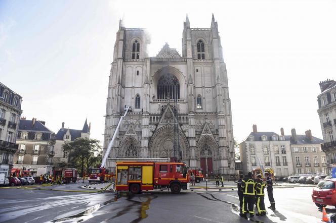 Pożar katedry w Nantes