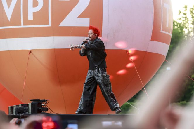 Michał Szpak tak się przejął na scenie, że zgubił mikrofon! Na szczęście nie był sam