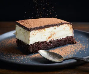 Kostka piernikowa z ptasim mleczkiem. Łatwy przepis na świąteczne ciasto