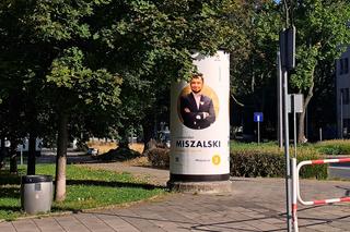 Plakaty wyborcze w Krakowie. Tak kandydaci na posłów i senatorów zabiegają o głosy wyborców