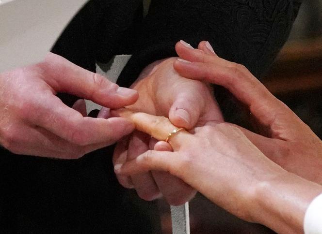 PRZYSIĘGA MAŁŻEŃSKA KSIĘCIA HARRY'EGO I MEGHAN MARKLE.