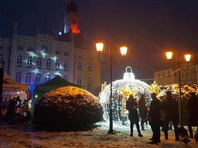 Tłumy na otwarciu lodowiska we Wschowie