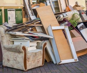 Opróżnianie piwnic i mieszkań 2025. Aktualne cenniki usług w 16 miastach Polski
