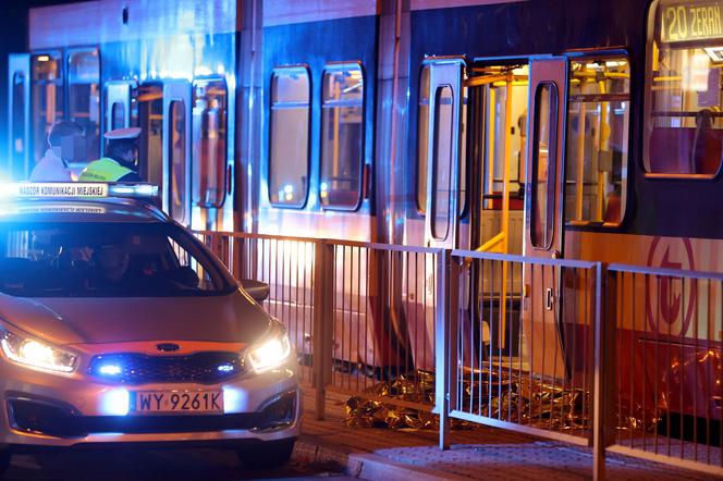 Śmiertelny wypadek w Warszawie. Pieszy zginął pod kołami tramwaju