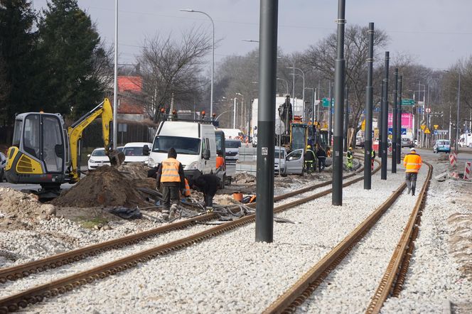 Remont torowiska na ul. Toruńskiej w Bydgoszczy. Wiemy, kiedy tramwaje wrócą na stałe trasy