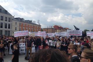 Manifestacja na Placu Zamkowym: Stop zabijaniu koni!
