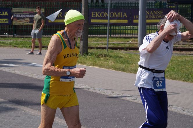 Seniorzy w Bydgoszczy pokazali moc! Blisko setka na starcie pierwszego Biegu Seniora