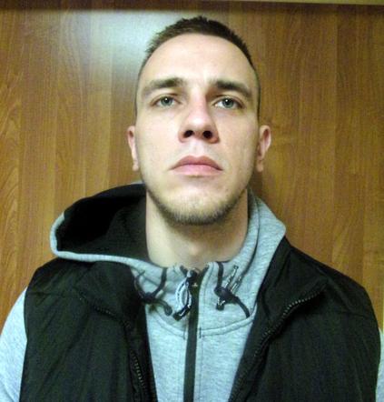 Oni uciekli policji. Jeden odjechał tramwajem, drugi w kajdankach skoczył do wody