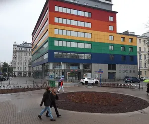 Warszawa walczy z betonozą. Z Pragi zniknęły połacie kostki brukowej
