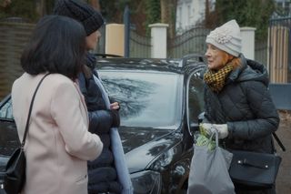 M jak miłość, odcinek 1868. Kinga (Katarzyna Cichopek), Marysia (Małgorzata Pieńkowska), pani Ola (Ewa Kolasińska)