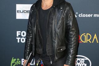 Tak Piotr Stramowski dokazuje bez żony. Humor mu dopisuje 