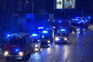  Warszawa: Samochód staranował stację benzynową na Radzymińskiej. Ewakuacja, są ranni