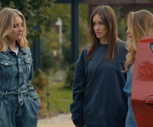 Barwy szczęścia, odcinek 3146. Grażyna (Kinga Suchan), Madzia (Natalia Sierzputowska), Oliwka (Wiktoria Gąsiewska) 