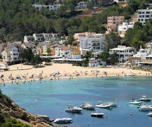 Hiszpania króluje, Malta rośnie w siłę, a do Turcji nie latamy tylko czarterami. Jak Polacy spędzą wakacje 2025?