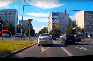 Groźny wypadek na skrzyżowaniu Grabiszyńskiej z Zaporowską nagrany przez jednego z kierowców. Ten film robi wrażenie! [WIDEO]