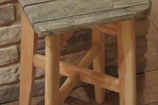 Zobacz jak ozdobić drewniany stołek w technice Decoupage krok po kroku