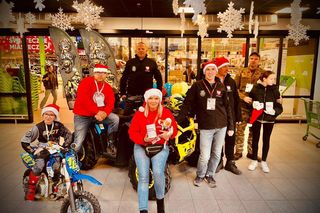 Elfy na motocyklach już ciężko pracują. Świąteczne paczki znów trafią do chorych maluchów. Bydgoscy Motomikołaje w akcji!
