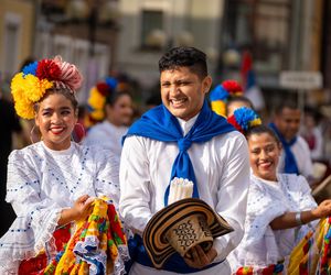 Dni Folkloru w Olsztynie 2025. Ulicami Starego Miasta przeszedł barwny korowód