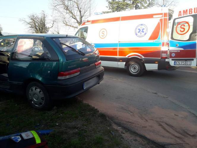 Nowy Sącz. Na ulicy Węgierskiej kierowca suzuki uderzył w słup