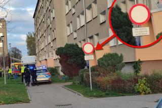 Tragiczny wypadek w Drawsku. Bus potrącił starszą kobietę na chodniku przed blokiem. Dlaczego tam wjechał?
