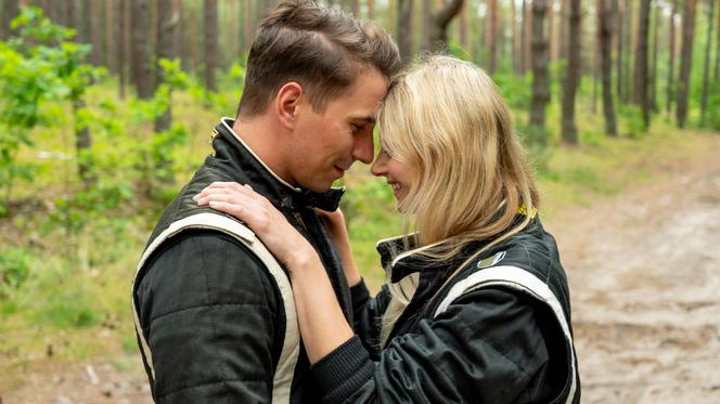 Barwy szczęścia, odc. 2514: Iwona (Izabela Zwierzyńska), Tomasz Kępski (Jakub Sokołowski)