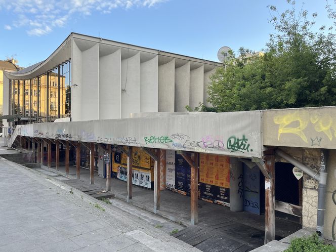 Taras między Hotelem Cracovia i Kinem Kijów. Czy nadaje się jeszcze do remontu?