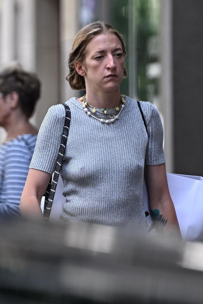 Lara Gessler prezentuje sutki na mieście