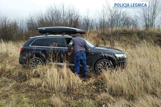 Audi Q7 odnalezione na łące, z włączonym silnikiem. Skradziony SUV wrócił do właściciela