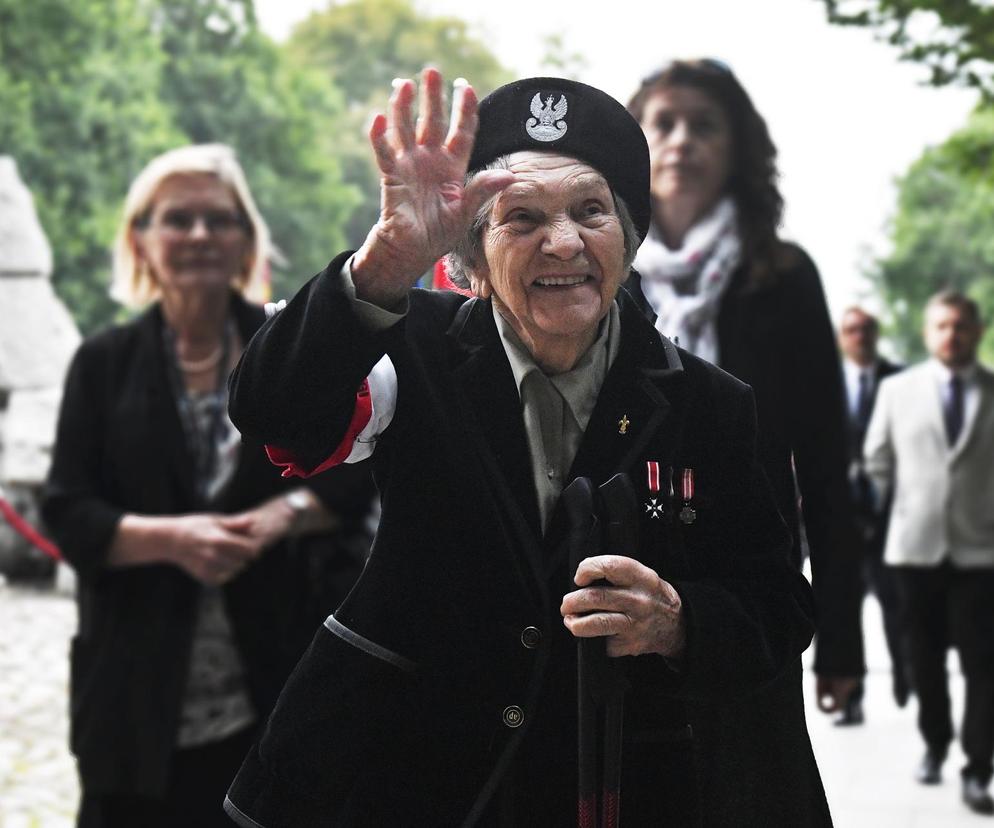 Niedawno skończyła 97 lat, a tu takie wyróżnienie od najmłodszego pokolenia. Dzieci ogłosiły Wandę Traczyk-Stawską Damą Orderu Uśmiechu!