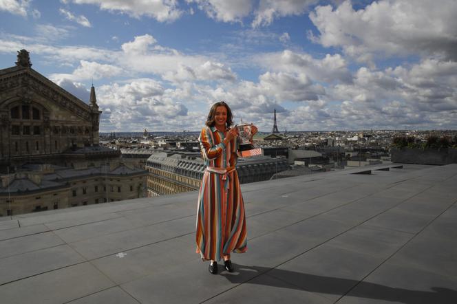 Iga Świątek w tęczowej sukience po wygraniu Roland Garros
