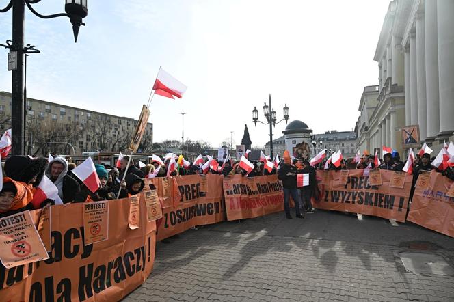 Protest kupców z Marywilskiej przed ratuszem