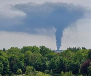 Pożar składowiska w Siemianowicach Śląskich jest widoczny z wielu miast