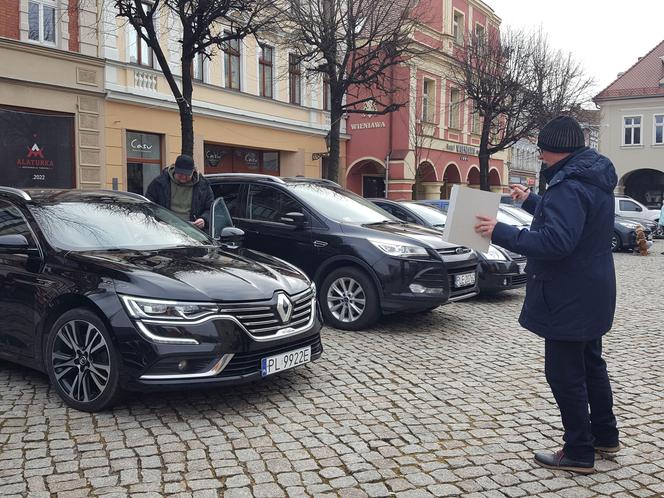 Z Rynku w Lesznie wystartował Rajd WOŚP. To najstarszy taki rajd w Polsce grający dla Orkiestry