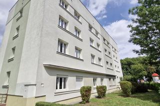 Koszmarny los kochanka w akademiku! Wyszedł przez okno i spadł z ostatniego piętra