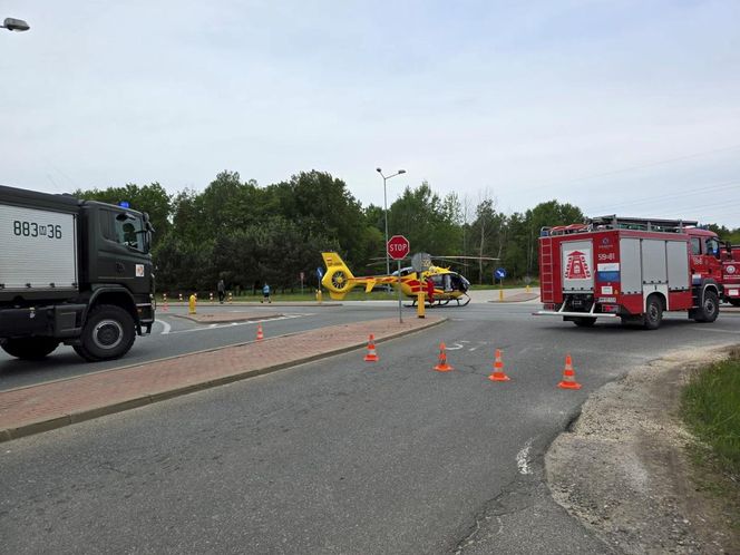 Śmiertelny wypadek na DK50 pod Mińskiem Mazowieckiem. Dwie osoby zginęły w zderzeniu z autobusem [ZDJĘCIA]