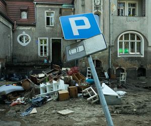 Sprzątanie po powodzi w miejscowości Lądek-Zdrój