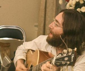 Słynna gitara Johna Lennona trafi na aukcję. Może zostać sprzedana za kosmiczną kwotę!