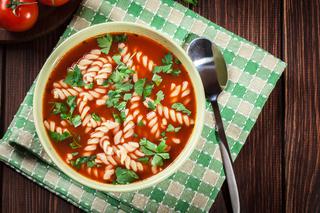 Zupa pomidorowa w 3 minuty: przepis na szybką pomidorową