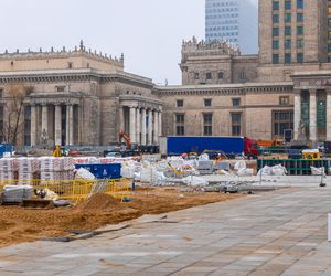 Trwa przebudowa części dawnego Placu Defilad w plac Centralny