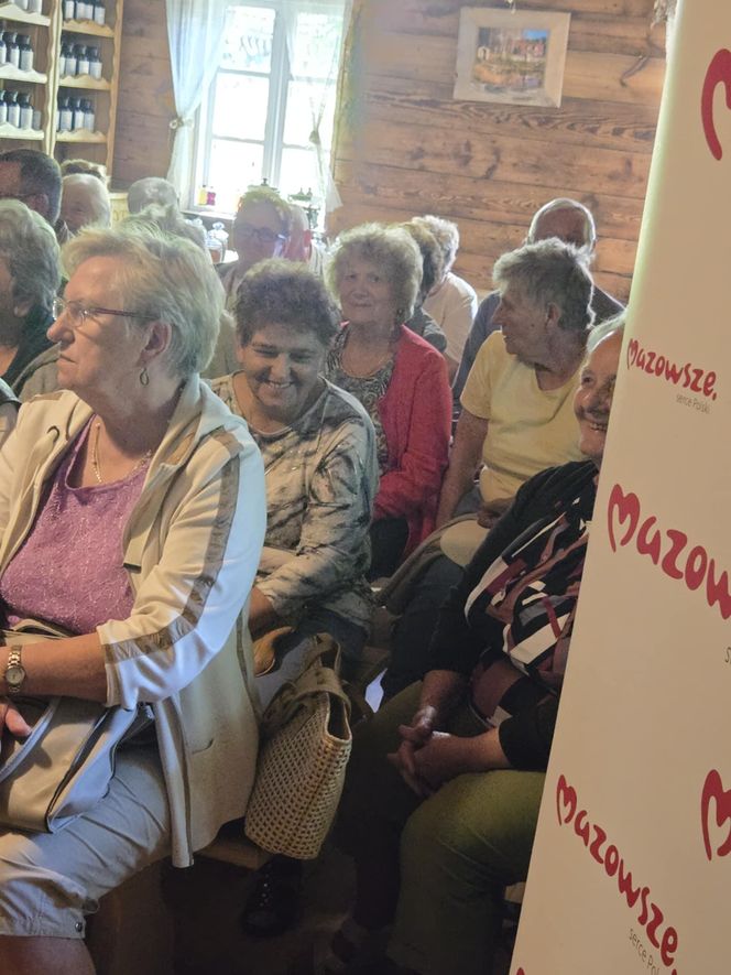 Były opowieści o herbacianych zwyczajach, wspomnienia dawnych spotkań przy stole, a także degustacje różnych gatunków herbat 