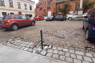 Prace przy katedrze w Tarnowie idą pełną parą. Zniknęły słupy z piaskowca, będzie nowa nawierzchnia i iluminacja