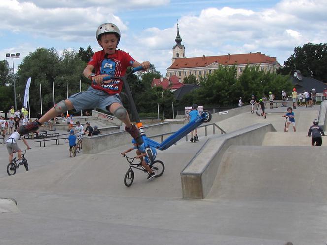 Dziś w Rzeszowie bezpłatne warsztaty jazdy na hulajnogach, rowerach i rowerach BMX