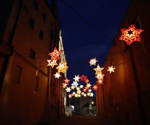 Świąteczne gwiazdki już zdobią zabytkowy Browar Perła w Lublinie