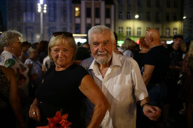 Potańcówka przed Teatrem Śląskim w Katowicach