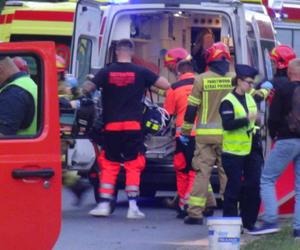 Reanimacja na ulicy. Motocyklista roztrzaskał się na Ochocie!