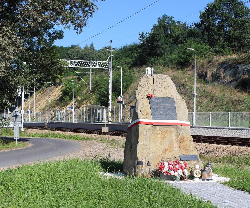 Monument upamiętniający ofiary katastrofy w Barwałdzie Średnim